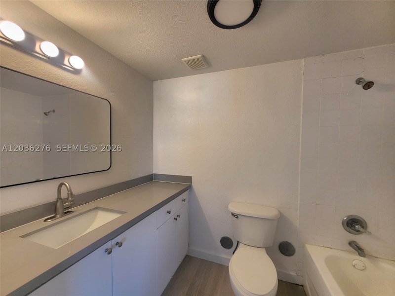 Apartment for rent at Season One Brickell 703