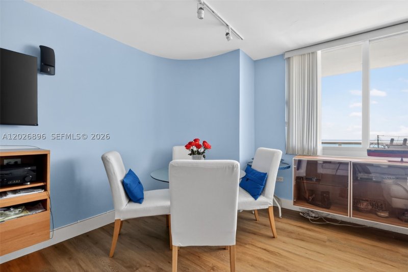 Condo for sale at Burleigh House 1124