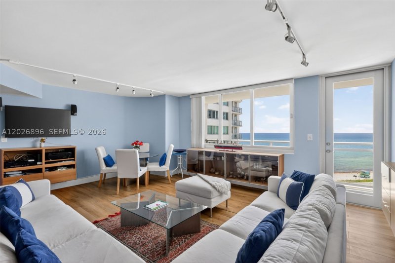 Condo for sale at Burleigh House 1124
