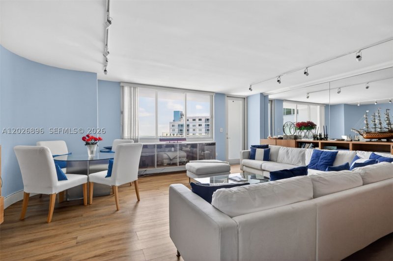 Condo for sale at Burleigh House 1124