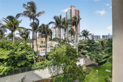 Comprar apartamento no Aventura Marina 402