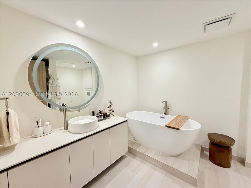 Apartment for rent at Icon Brickell Tower II 5106