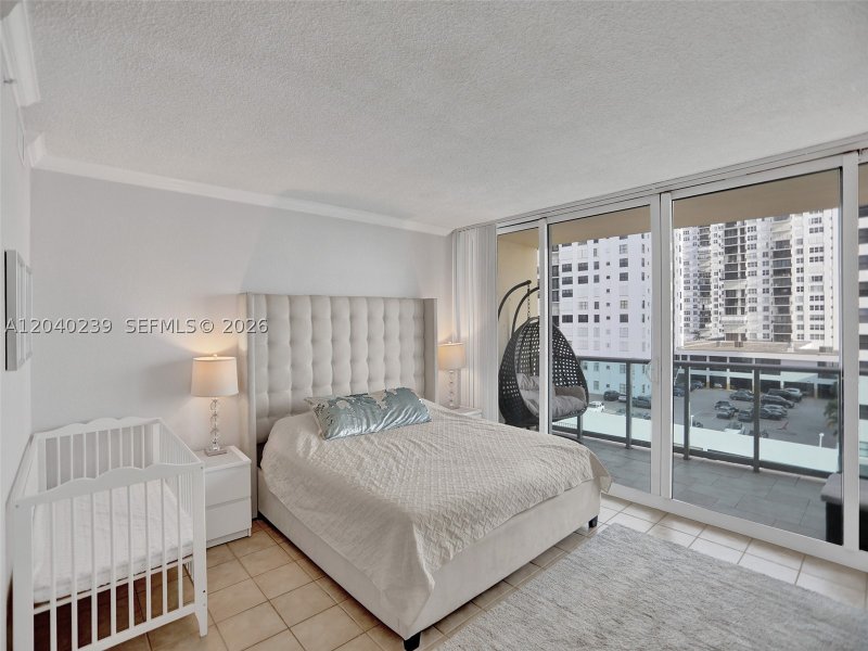 Alquiler de apartamento en The Wave Condo 605 (Availab