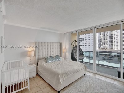 Alquiler de apartamento en The Wave Condo 605 (Availab