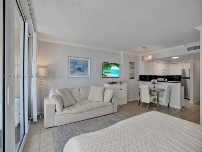 Alquiler de apartamento en The Wave Condo 605 (Availab