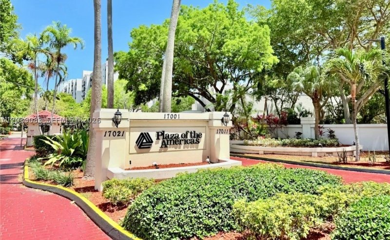 Condo for sale at Plaza of the Americas 116