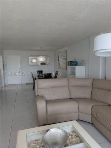 Alquiler de apartamento en Plaza Towers South 1407