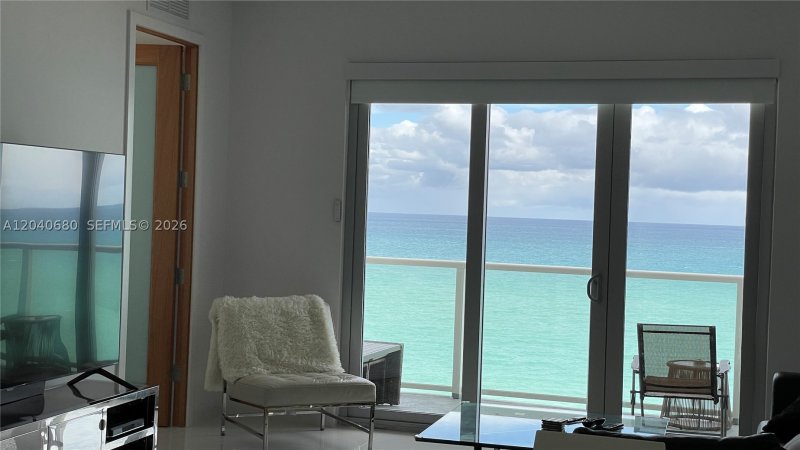Apartment for rent at Arlen Beach PH08
