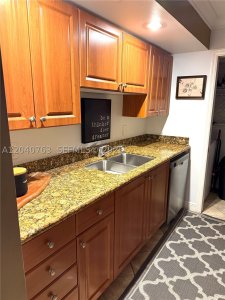 Aluguel de apartamento no The Collins Condo 506