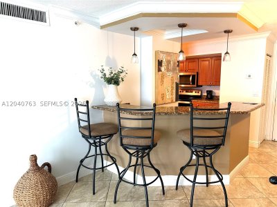 Aluguel de apartamento no The Collins Condo 506