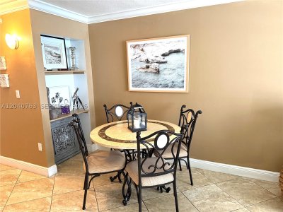 Aluguel de apartamento no The Collins Condo 506