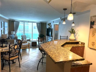 Aluguel de apartamento no The Collins Condo 506