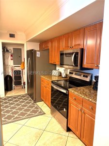 Aluguel de apartamento no The Collins Condo 506