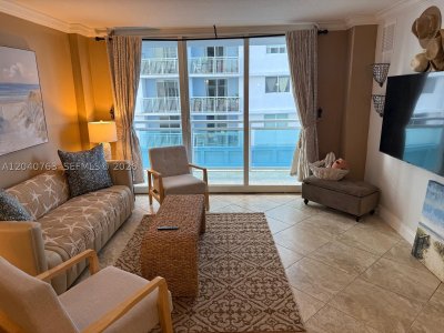 Aluguel de apartamento no The Collins Condo 506