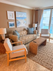 Aluguel de apartamento no The Collins Condo 506