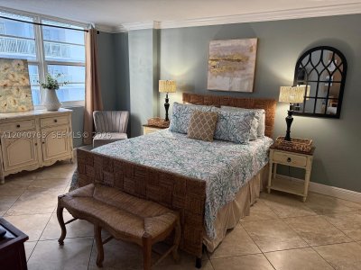 Aluguel de apartamento no The Collins Condo 506