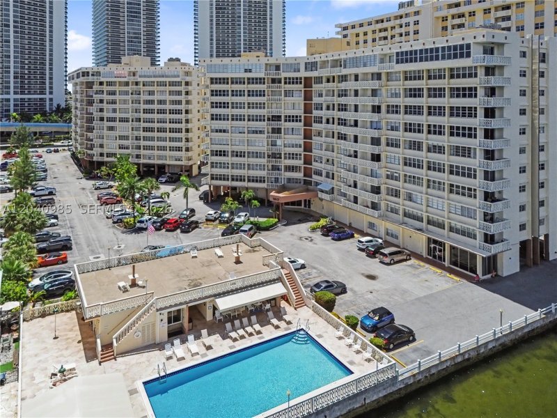 Condo for sale at Imperial Towers 620