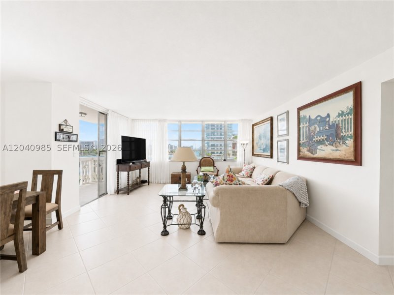 Condo for sale at Imperial Towers 620