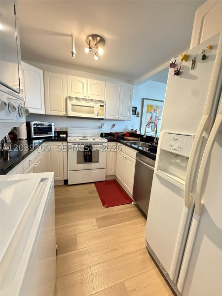 Apartment for rent at Brickell Key Two 828