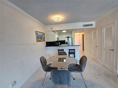 Aluguel de apartamento no The Wave Condo 327