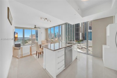 Comprar apartamento no Marina Blue 2101