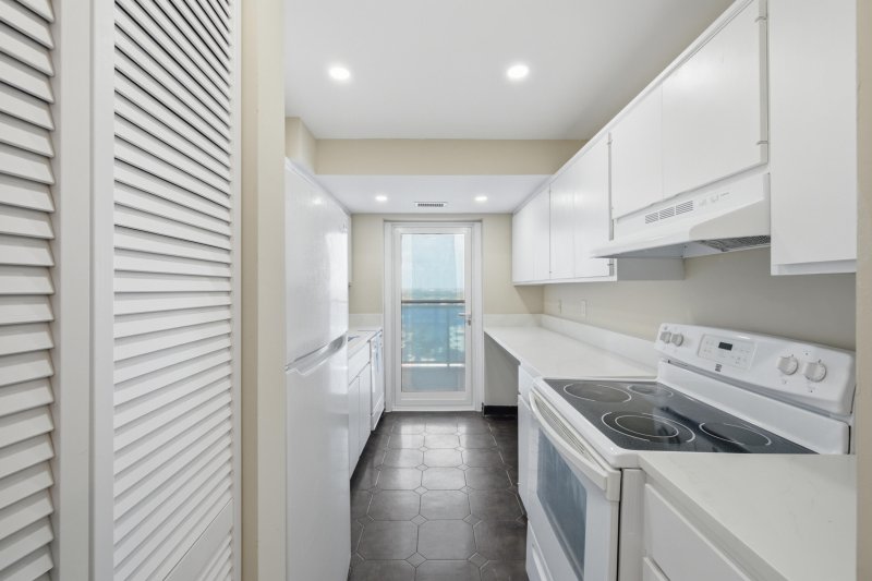 Condo for sale at Vantage View 1503