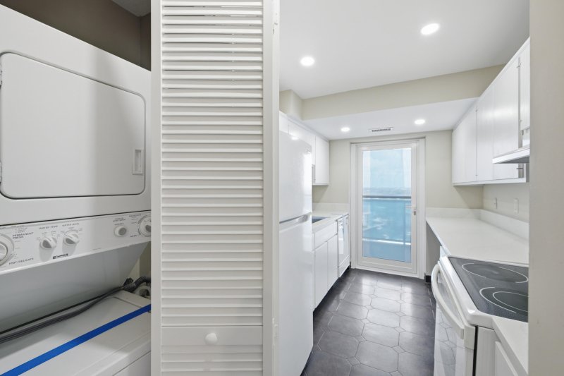 Condo for sale at Vantage View 1503