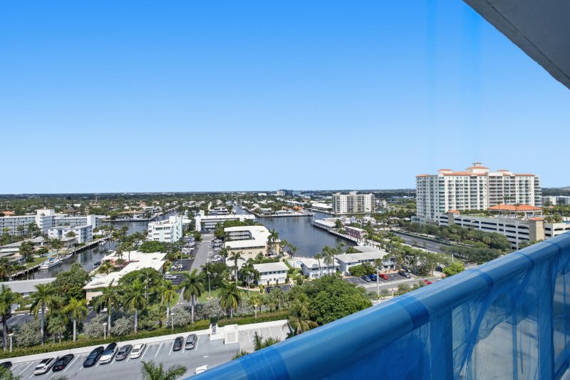 Condo for sale at Vantage View 1503