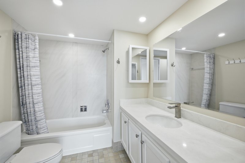 Condo for sale at Vantage View 1503