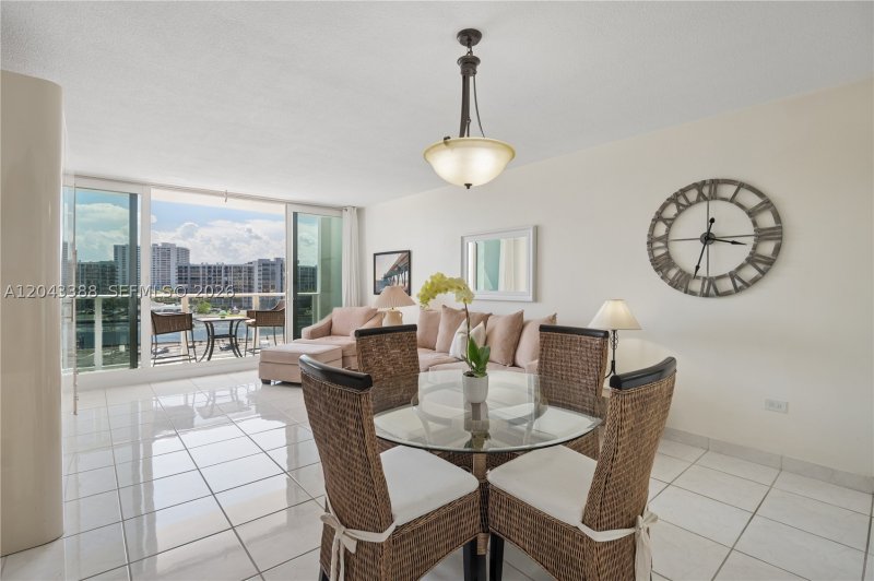 Apartment for rent at Alexander Towers 604