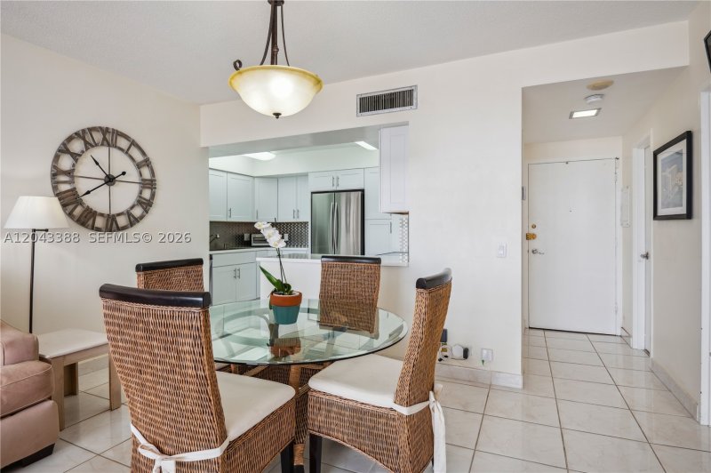 Apartment for rent at Alexander Towers 604