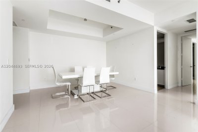 Aluguel de apartamento no Trump Tower One 2605