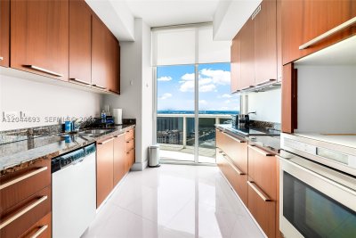 Aluguel de apartamento no Trump Tower One 2605