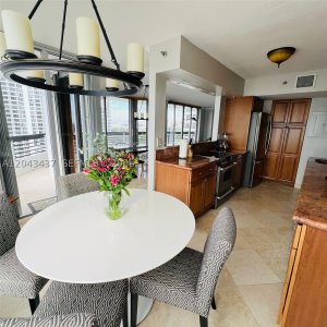 Alquiler de apartamento en Mystic Pointe 300 1401
