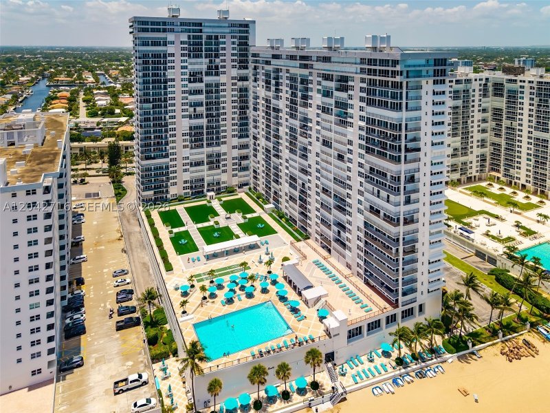 Condo for sale at Plaza South 15B