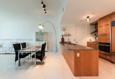 Comprar apartamento no Trump Tower Two 2502