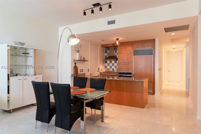 Comprar apartamento no Trump Tower Two 2502
