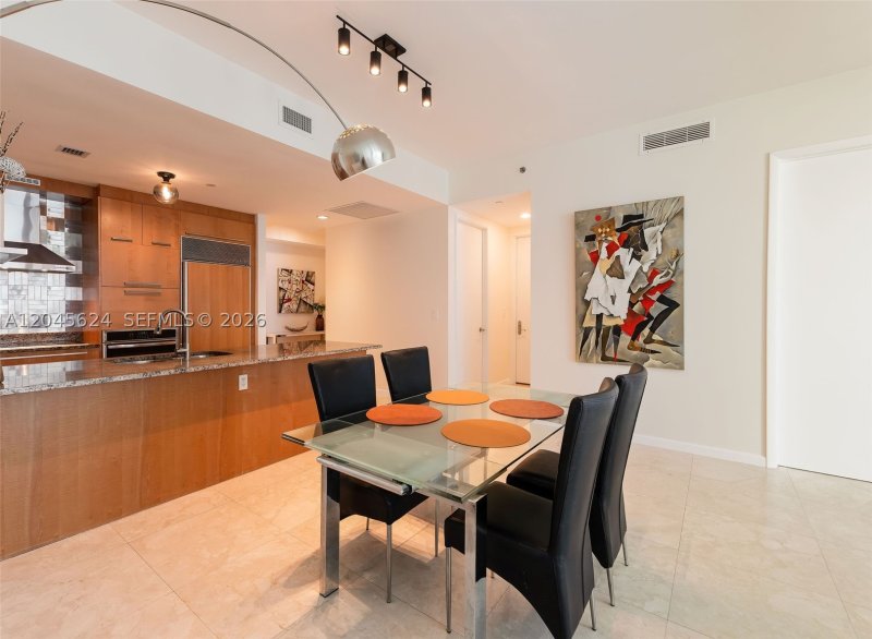 Comprar apartamento no Trump Tower Two 2502