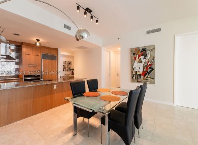 Comprar apartamento no Trump Tower Two 2502