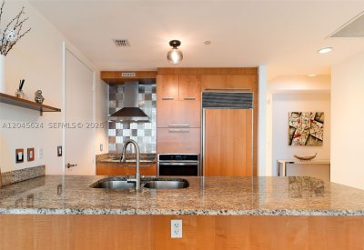 Comprar apartamento no Trump Tower Two 2502