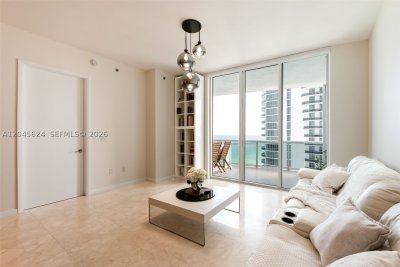 Comprar apartamento no Trump Tower Two 2502
