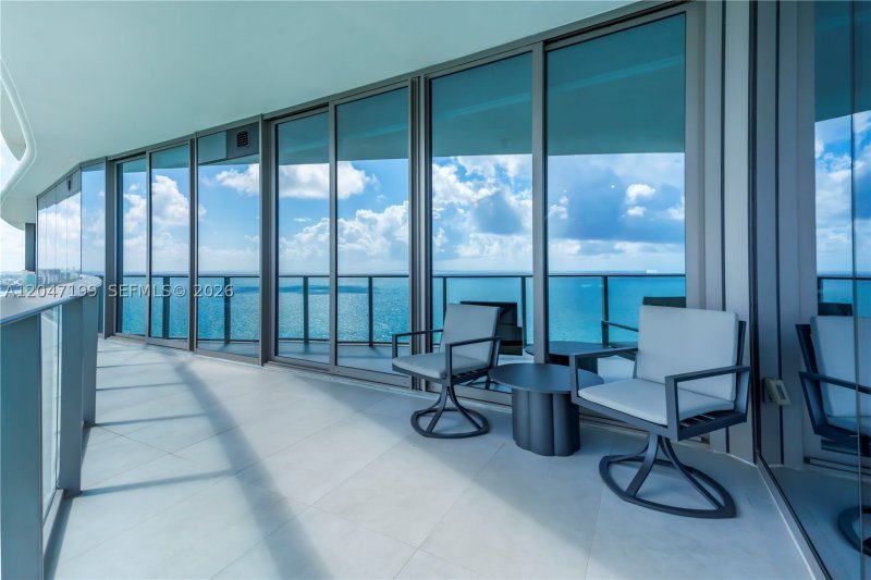 Comprar apartamento en Ritz Carlton Residences Sunny Isles 2903