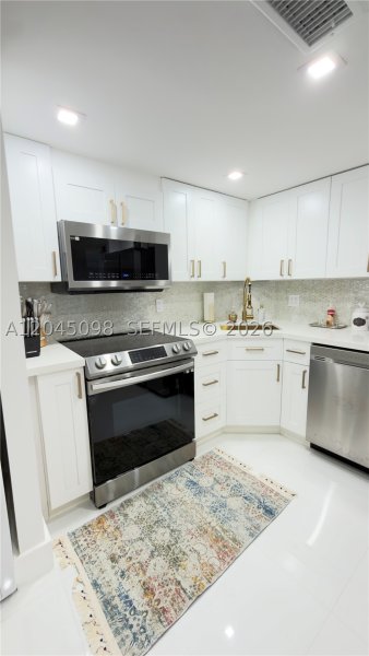 Apartment for rent at Brickell Bay Club 614