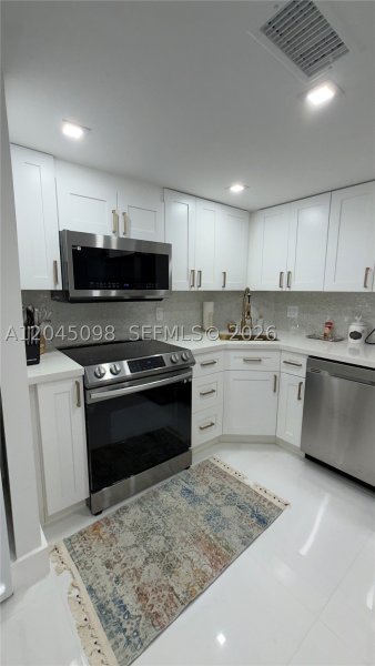 Apartment for rent at Brickell Bay Club 614