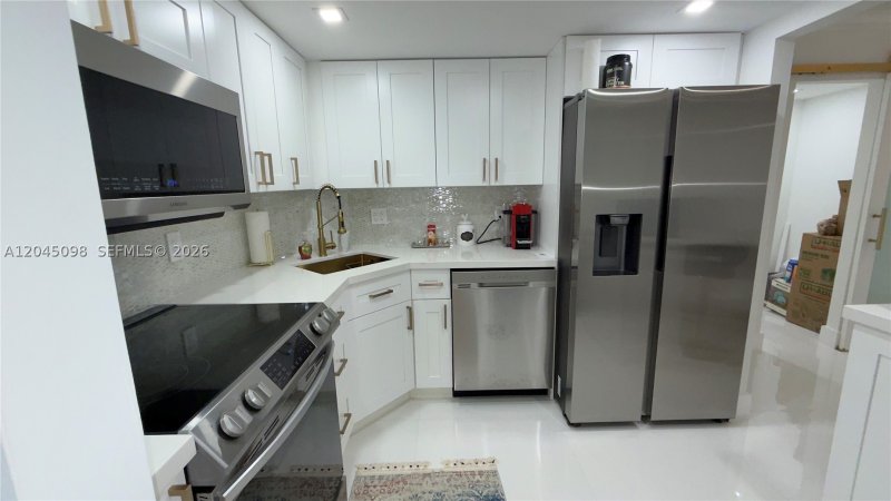 Apartment for rent at Brickell Bay Club 614