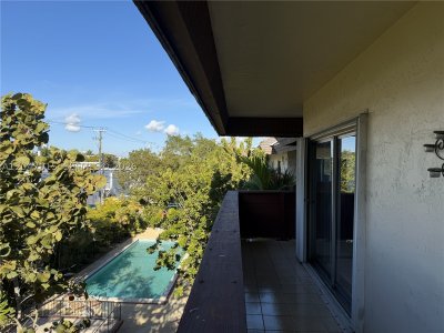 Villa Capri Apt #413