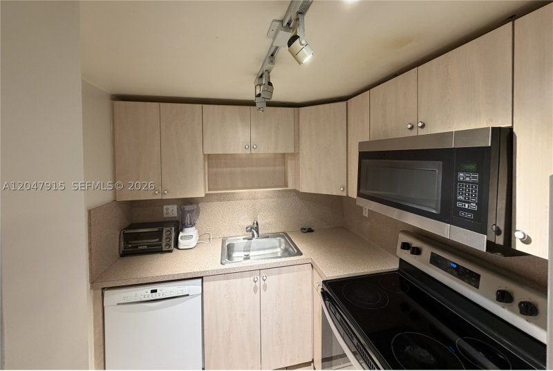 Apartment for rent at Villa Capri 413
