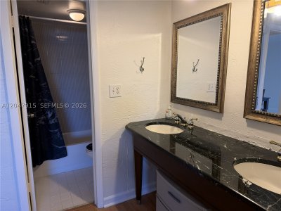 Aluguel de apartamento no Villa Capri 413