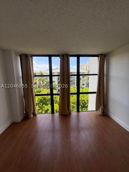 Apartment for rent at Plaza of the Americas 509