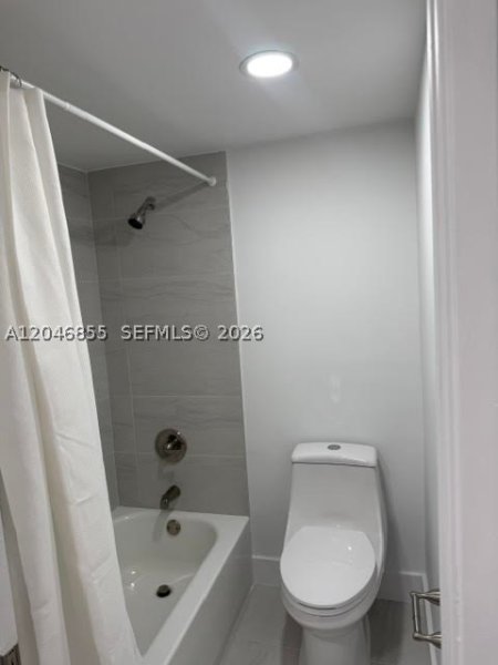 Apartment for rent at Plaza of the Americas 509